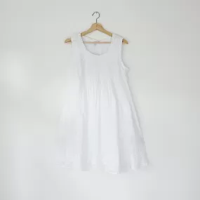 Sleeveless Pleated Front Chemise